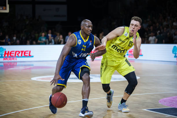 线上表现出 线上表现出