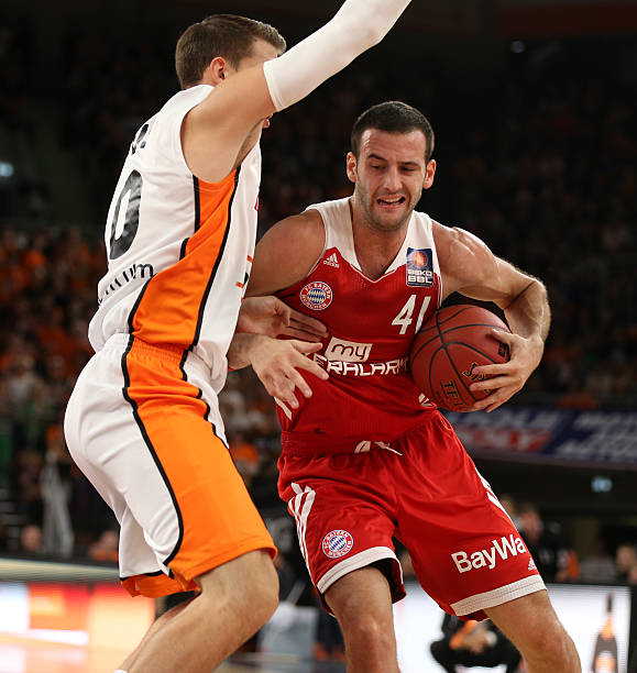 更包括场下 更包括场下