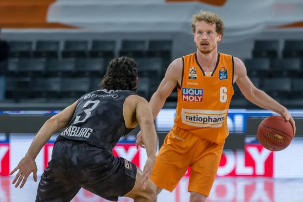 2陷入危局 2陷入危局