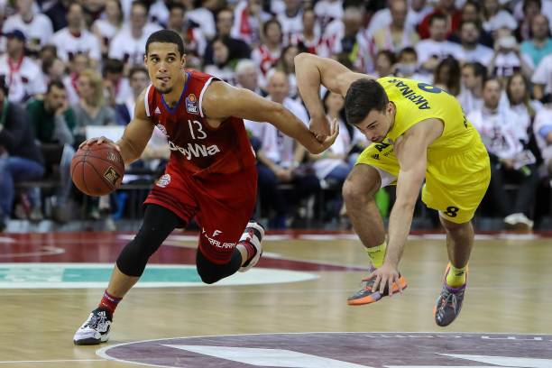 有情有义，奥蓬达准备了一大堆球衣扔给老东家朗斯的球迷