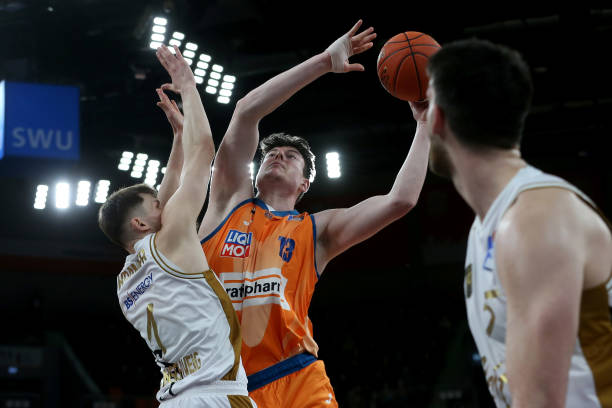 也可能在巴 也可能在巴